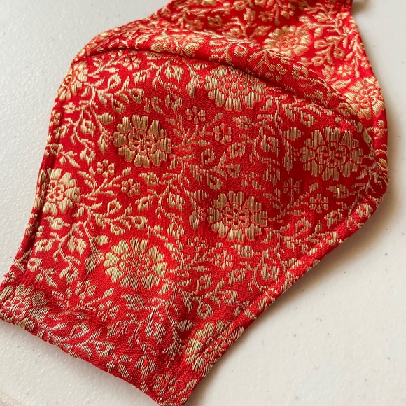 Red and gold embroidered Indian silk saree mask - Picture 5 of 7